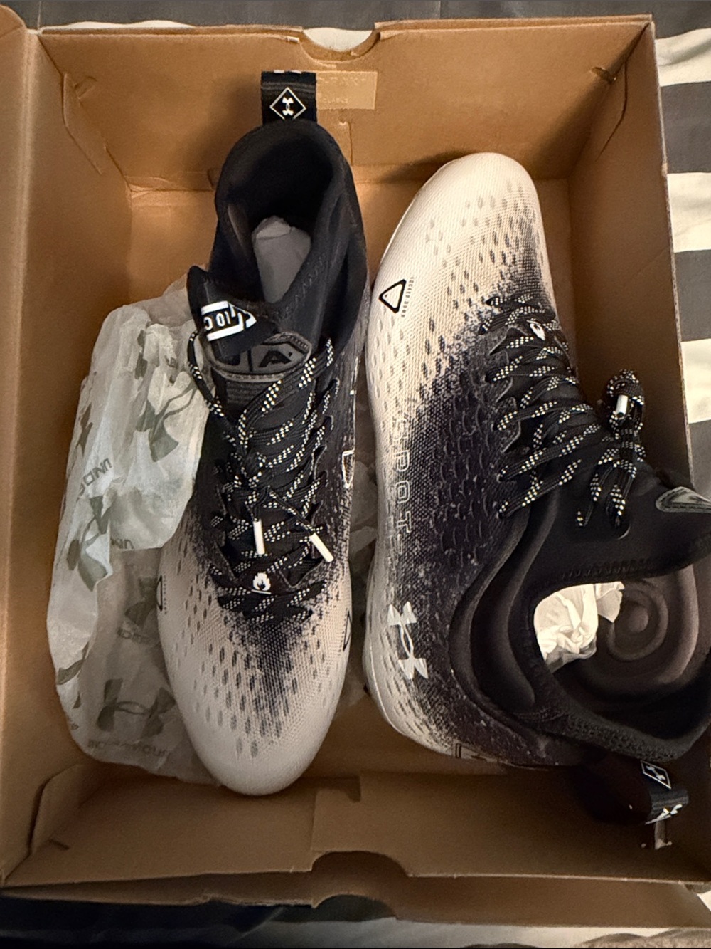 Under Armour Men’s Black & White Gradient Performance Cleats